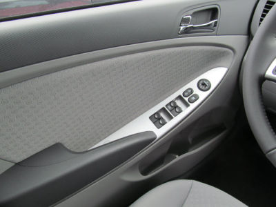 2013 Hyundai Accent -
Cars.com </title>
<meta name="title" content="2013 Hyundai Accent - Cars.com"/>
<meta name="description" content="Listed on Cars.com