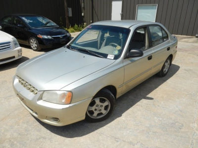 2001 Hyundai Accent  GL -
   Cars.com </title>
   <meta name="title" content="2001 Hyundai Accent  GL - Cars.com"/>
   <meta name="description" content="Listed on Cars.com