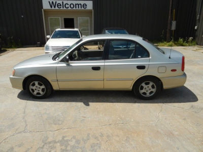 2001 Hyundai Accent  GL -
   Cars.com </title>
   <meta name="title" content="2001 Hyundai Accent  GL - Cars.com"/>
   <meta name="description" content="Listed on Cars.com