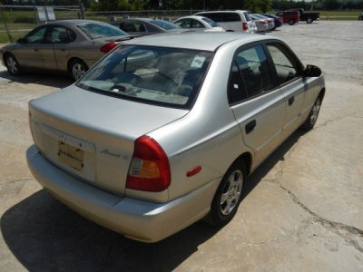 2001 Hyundai Accent  GL -
   Cars.com </title>
   <meta name="title" content="2001 Hyundai Accent  GL - Cars.com"/>
   <meta name="description" content="Listed on Cars.com