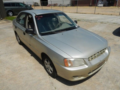 2001 Hyundai Accent  GL -
   Cars.com </title>
   <meta name="title" content="2001 Hyundai Accent  GL - Cars.com"/>
   <meta name="description" content="Listed on Cars.com