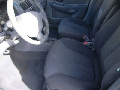 2004 Hyundai Accent  GL -
   Cars.com </title>
   <meta name="title" content="2004 Hyundai Accent  GL - Cars.com"/>
   <meta name="description" content="Listed on Cars.com