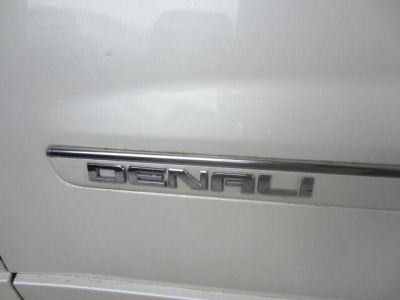 2011 GMC Acadia  Denali