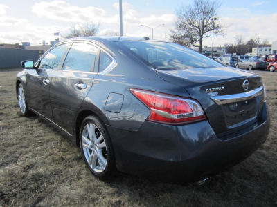 2013 Nissan Altima  3.5 SV