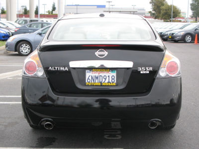 2010 Nissan Altima  3.5 SR