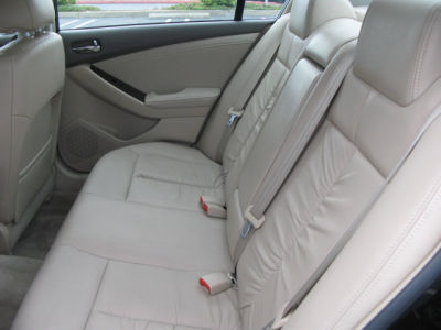 2010 Nissan Altima  3.5 SR