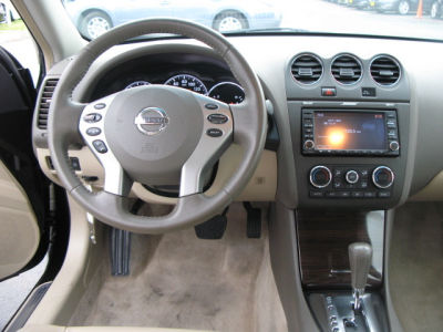2010 Nissan Altima  3.5 SR