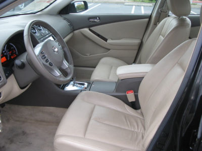 2010 Nissan Altima  3.5 SR