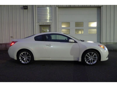 2010 Nissan Altima  3.5 SR