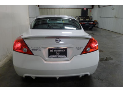 2010 Nissan Altima  3.5 SR
