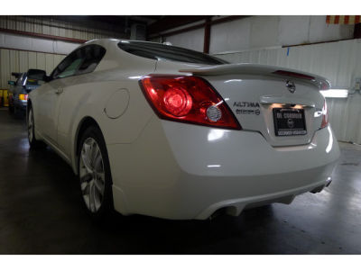 2010 Nissan Altima  3.5 SR