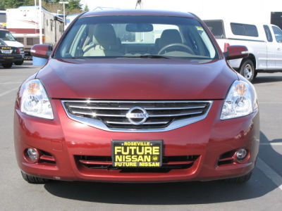 2010 Nissan Altima  3.5 SR