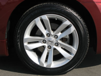2010 Nissan Altima  3.5 SR