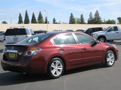 2010 Nissan Altima  3.5 SR