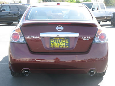 2010 Nissan Altima  3.5 SR