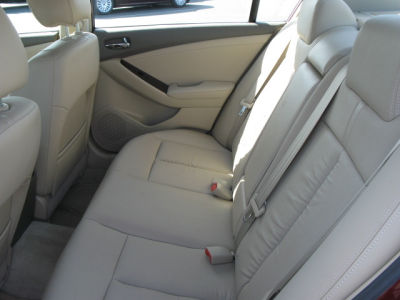 2010 Nissan Altima  3.5 SR