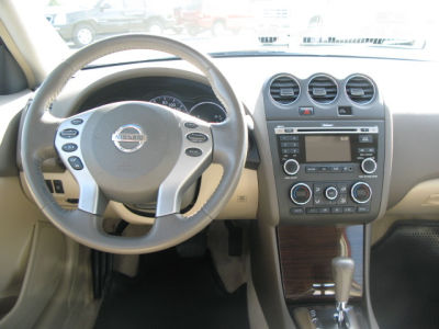 2010 Nissan Altima  3.5 SR