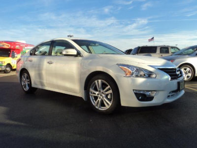 2013 Nissan Altima  3.5 SV
