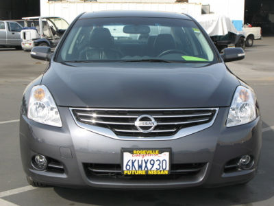 2010 Nissan Altima  3.5 SR