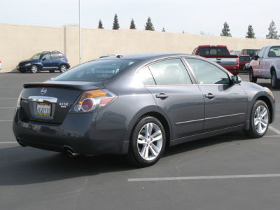 2010 Nissan Altima  3.5 SR