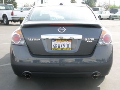 2010 Nissan Altima  3.5 SR