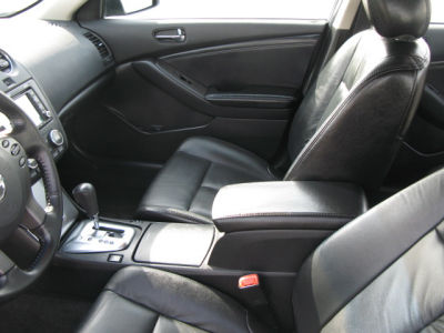 2010 Nissan Altima  3.5 SR