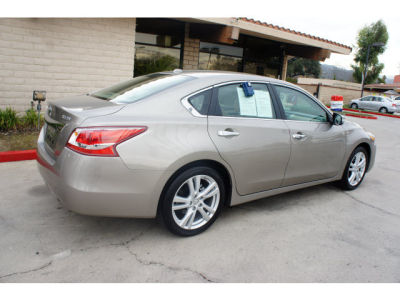 2013 Nissan Altima  3.5 SV