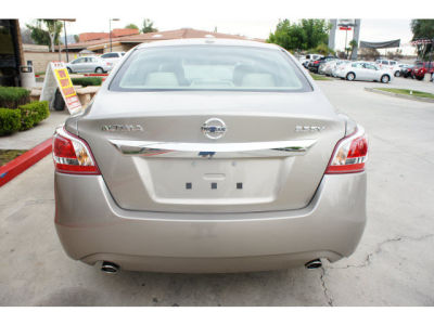 2013 Nissan Altima  3.5 SV