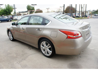 2013 Nissan Altima  3.5 SV