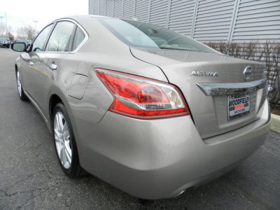 2013 Nissan Altima  3.5 SV