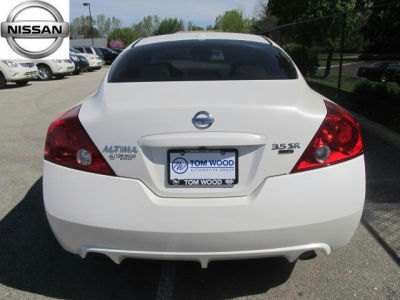 2010 Nissan Altima  3.5 SR