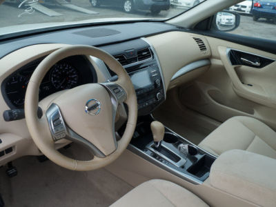 2013 Nissan Altima  2.5 SV