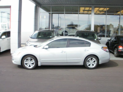 2011 Nissan Altima  3.5 SR