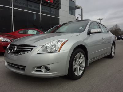 2010 Nissan Altima  3.5 SR