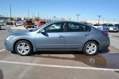 2011 Nissan Altima  3.5 SR