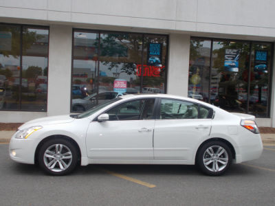 2011 Nissan Altima  3.5 SR