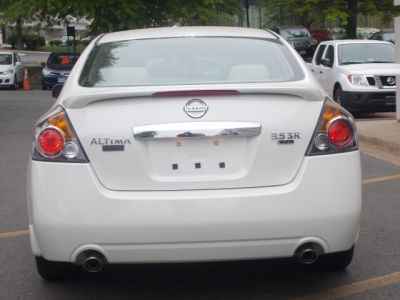 2011 Nissan Altima  3.5 SR