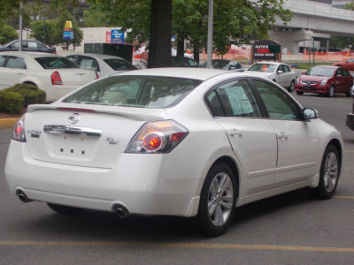 2011 Nissan Altima  3.5 SR