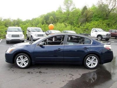 2010 Nissan Altima  3.5 SR