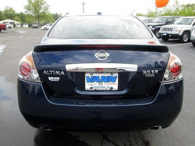 2010 Nissan Altima  3.5 SR
