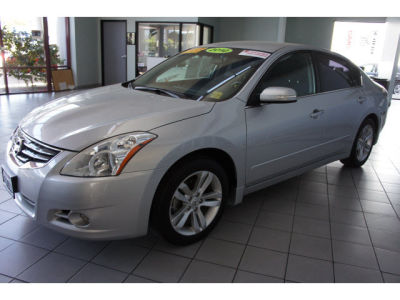 2010 Nissan Altima  3.5 SR