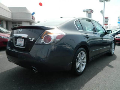 2011 Nissan Altima  3.5 SR