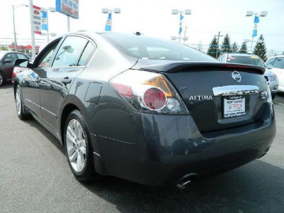 2011 Nissan Altima  3.5 SR