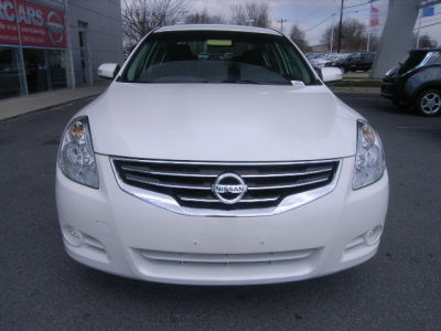 2010 Nissan Altima  3.5 SR