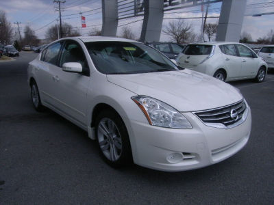 2010 Nissan Altima  3.5 SR