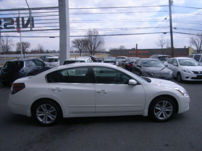 2010 Nissan Altima  3.5 SR