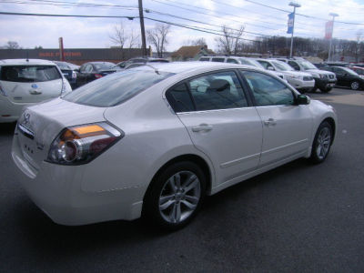 2010 Nissan Altima  3.5 SR