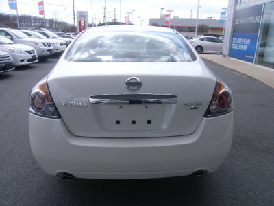 2010 Nissan Altima  3.5 SR