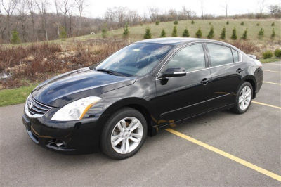 2010 Nissan Altima  3.5 SR