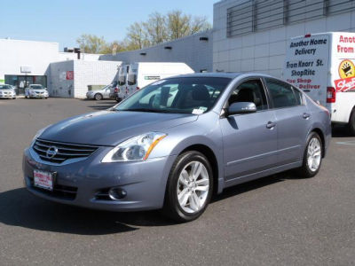 2010 Nissan Altima  3.5 SR